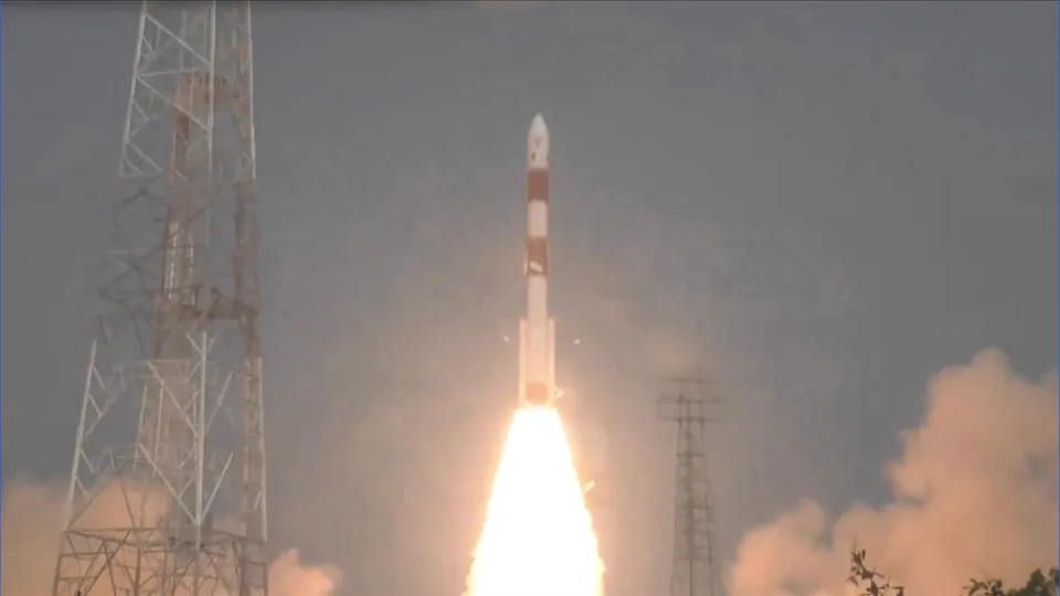 ISRO: PSLV rocket with X-Ray polarimeter lifts off