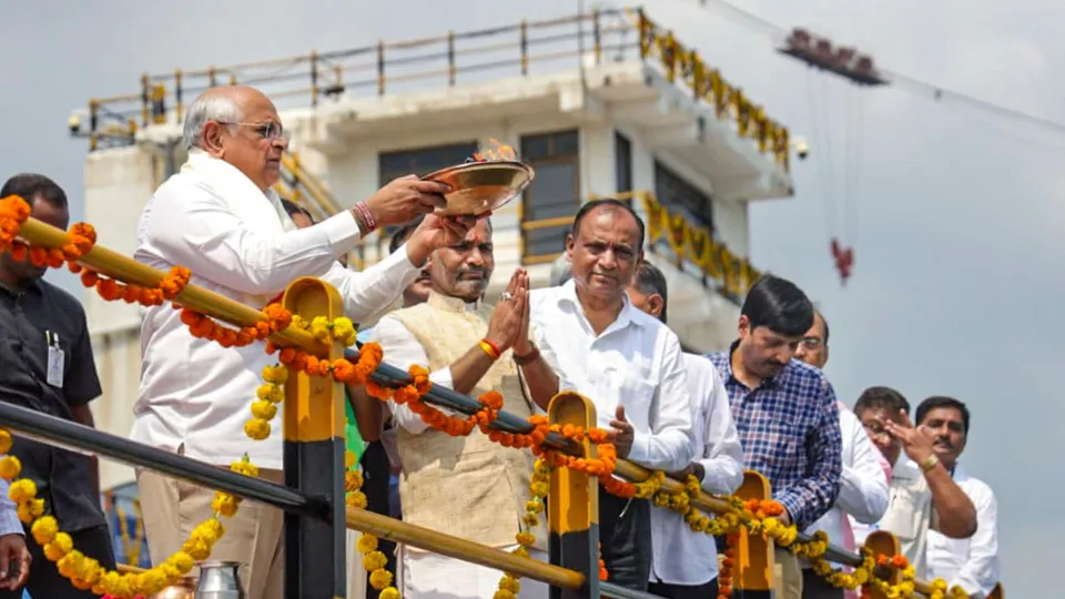 Gujarat Chief Minister Bhupenrda Patel during Puja of the Narmada river at Sardar Sarovar Dam after water level at the dam reached its maximum level, in Narmada district, Tuesday, Oct. 1, 2024.