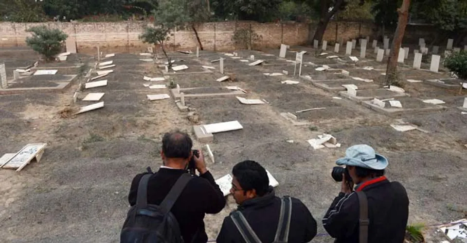 ahmedi-graves-Pakistan