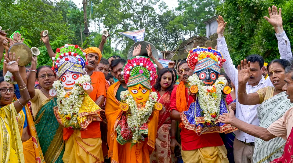 Devotees carry idols of deities of Lord Jagannath, Balabhadra and Subhadra for the ‘Ulta Rath Yatra’ (return journey), at Santipur in Nadia district of West Bengal