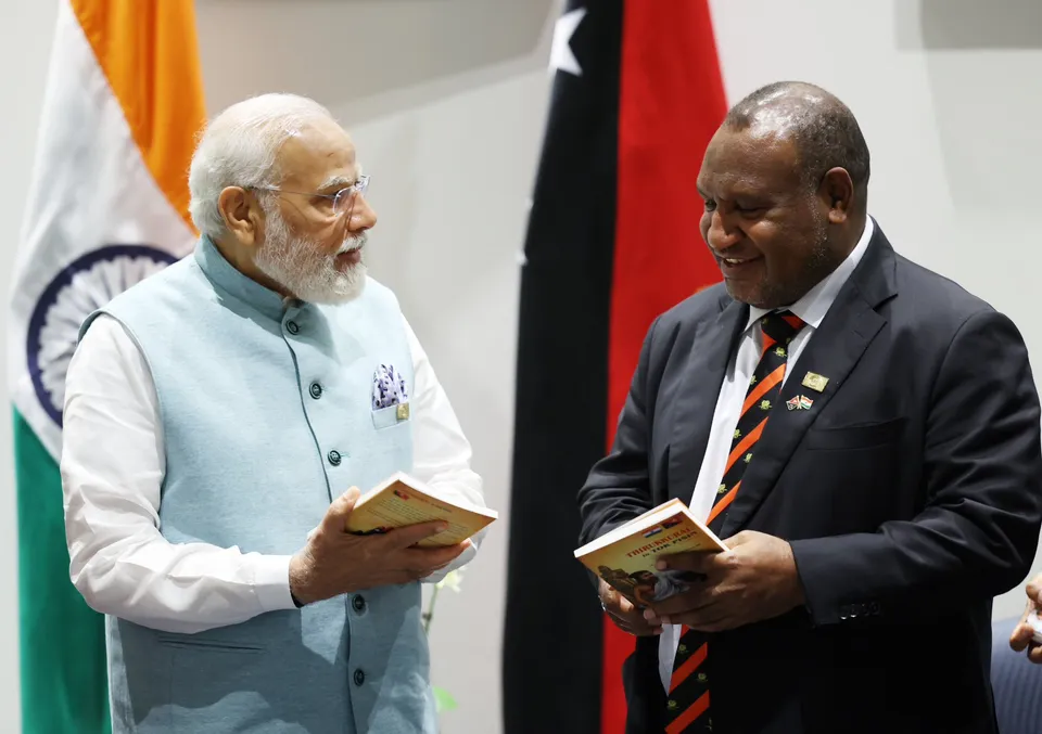 Narendra modi releasing tamil classic.jpg
