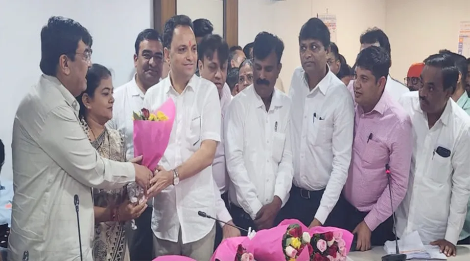 Daxesh Mavani elected as Surat mayor