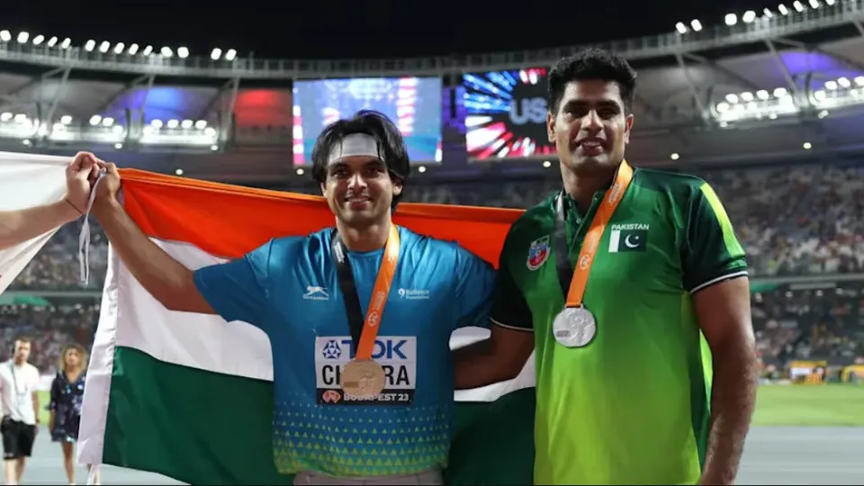 neeraj chopra and arshad nadeem.jpg