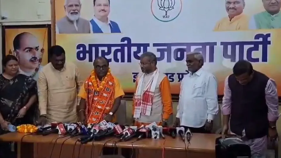 Lobin Hembrom joins BJP