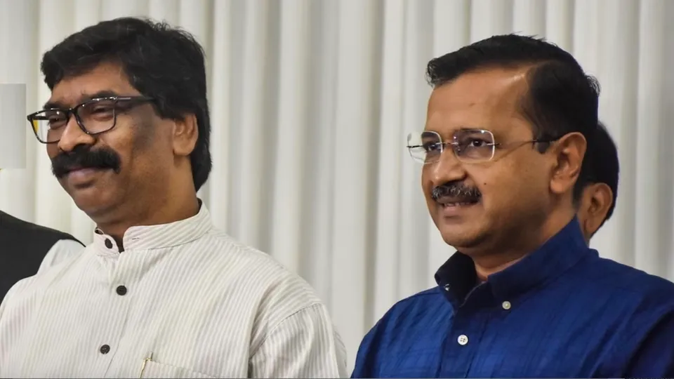 Hemant Soren with Arvind Kejriwal (File photo)