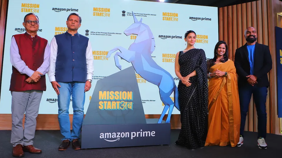 (L-R) - Ajay Kumar Sood, Principal Scientific Adviser, Government of India; Chetan Krishnaswamy, Vice President – Public Policy at Amazon India; Alia Bhatt; Aparna Purohit, Head of India Originals, Prime Video and Sushant Sreeram, Country Director, Prime Video, India