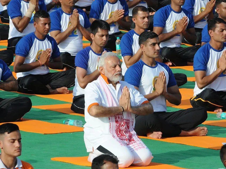 Narendra modi yoga.jpg