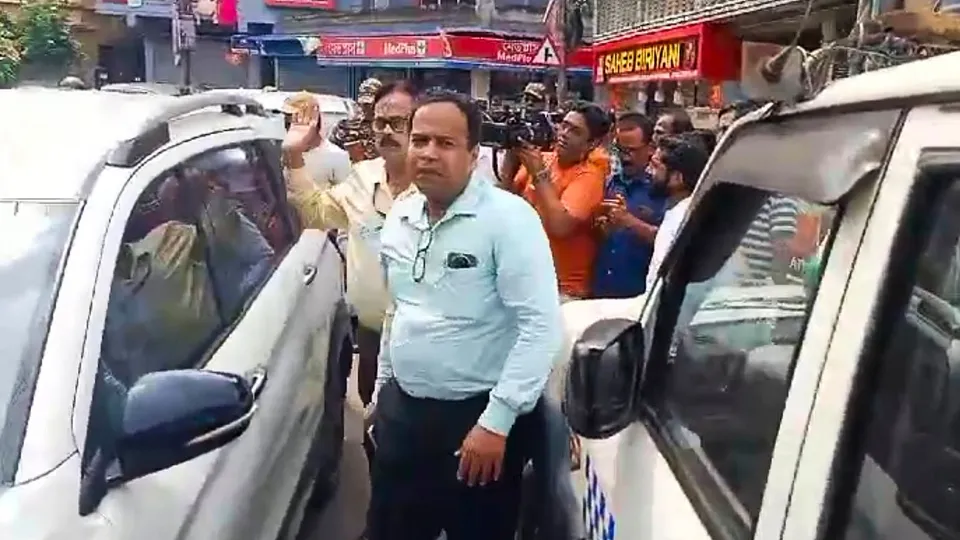 CBI officials arrive to meet the family members of the post graduate trainee doctor who was allegedly raped and murdered at Kolkata's R G Kar Medical Hospital, in North 24 Parganas, Thursday, Aug. 15, 2024.