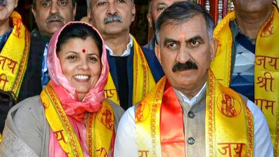 Sukhvinder Singh Sukhu with wife Kamlesh Thakur (File image)
