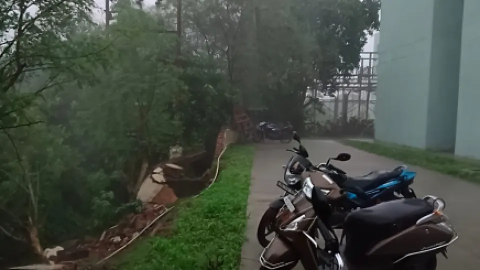 AIIMS Bhubaneswar wall collapses.png