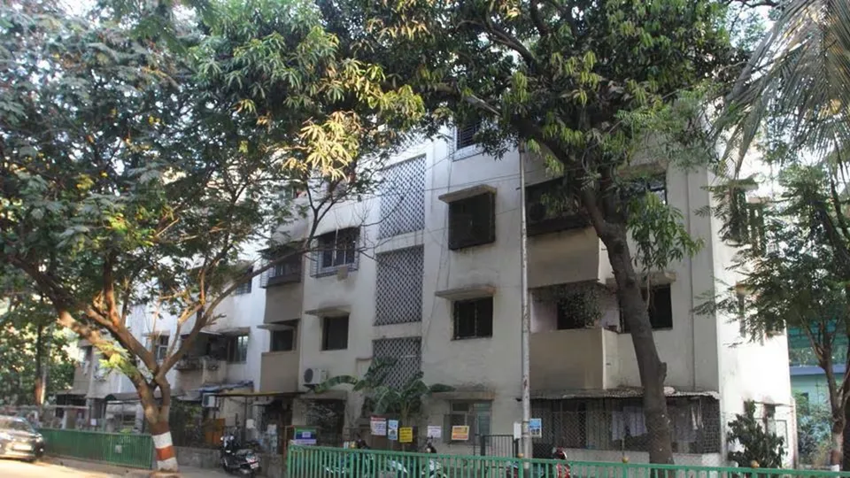 One of the old buildings at Shreerang in Thane which has been declared dangerous