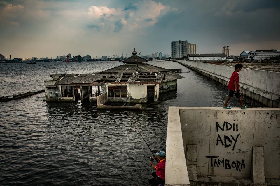 Sinking jakarta.jpg