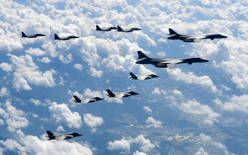 US Supersonic Bomber