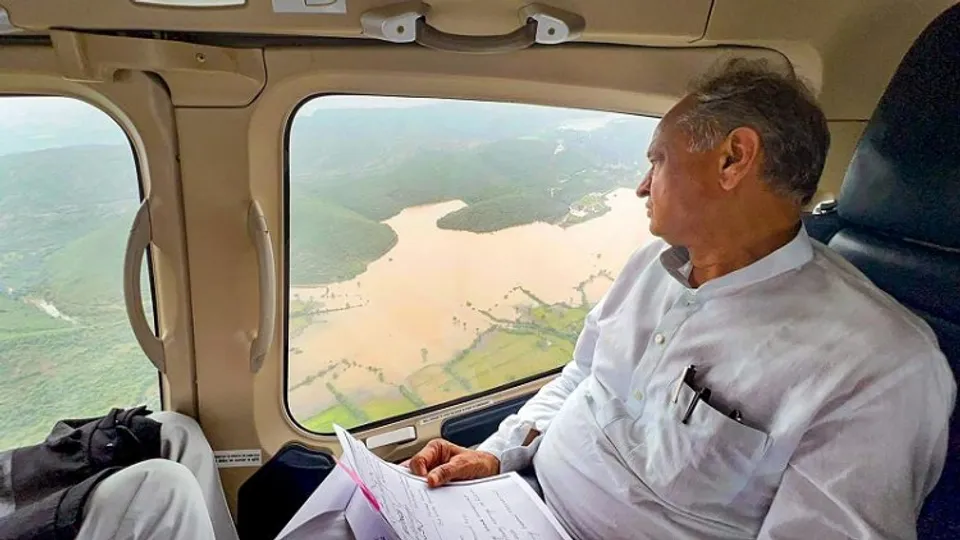 Ashok Gehlot conducting aerial survey
