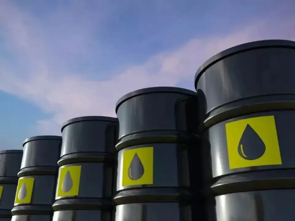 Govt cuts windfall tax on fuel export, domestic crude oil
