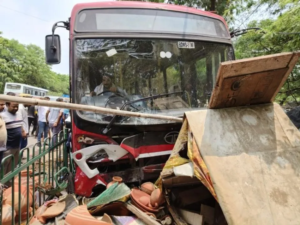 Bus ran into street vendors