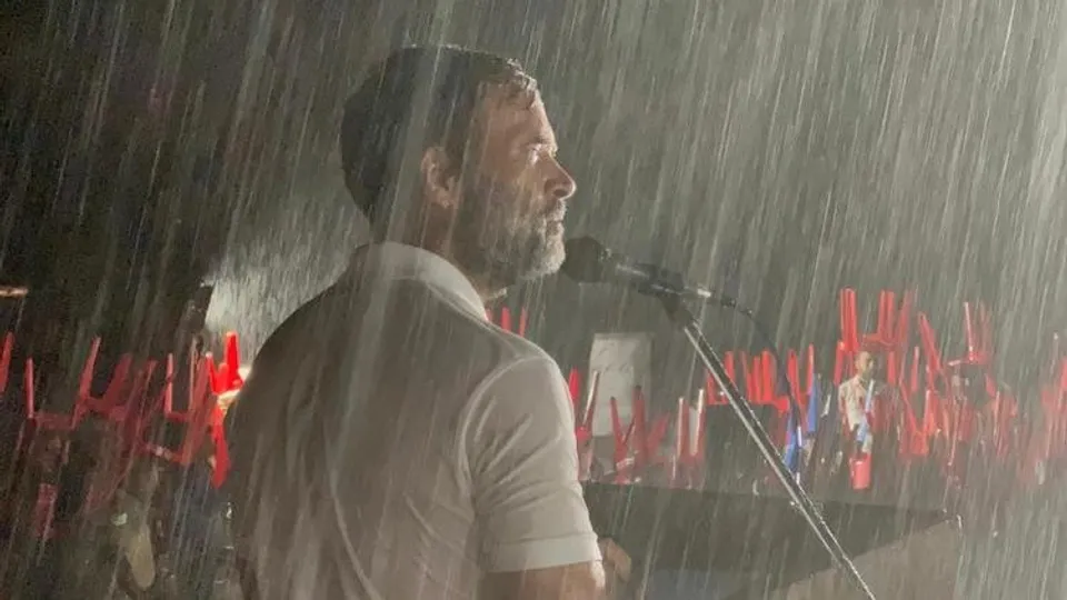 Rahul Gandhi continued to address Mysuru rally amid rains