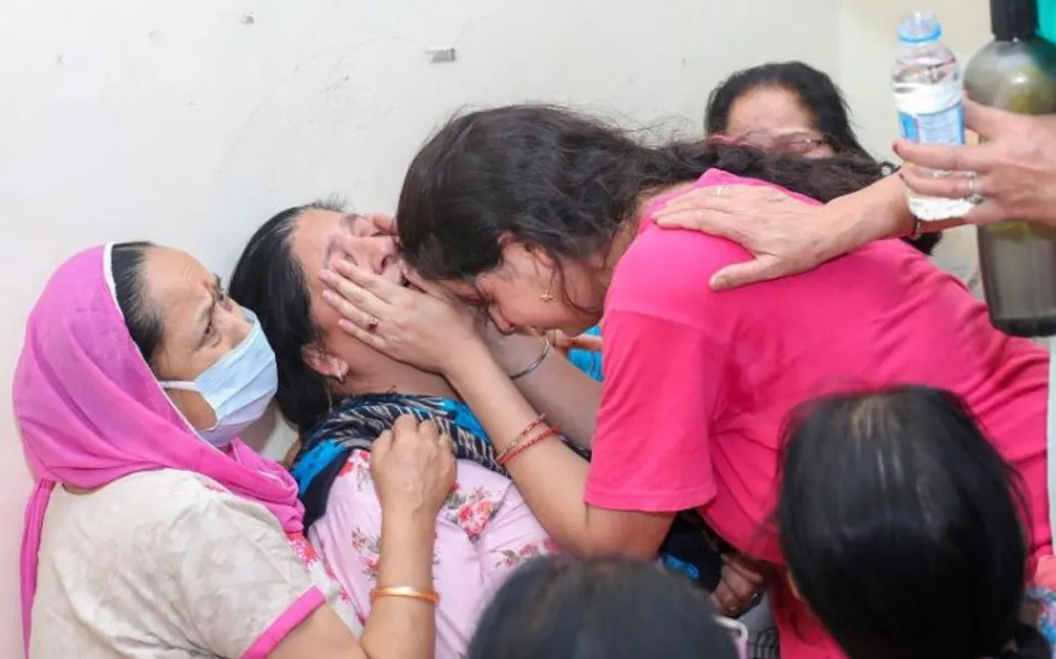 Kashmiri pandit Rahul Bhat's family and relatives mourns