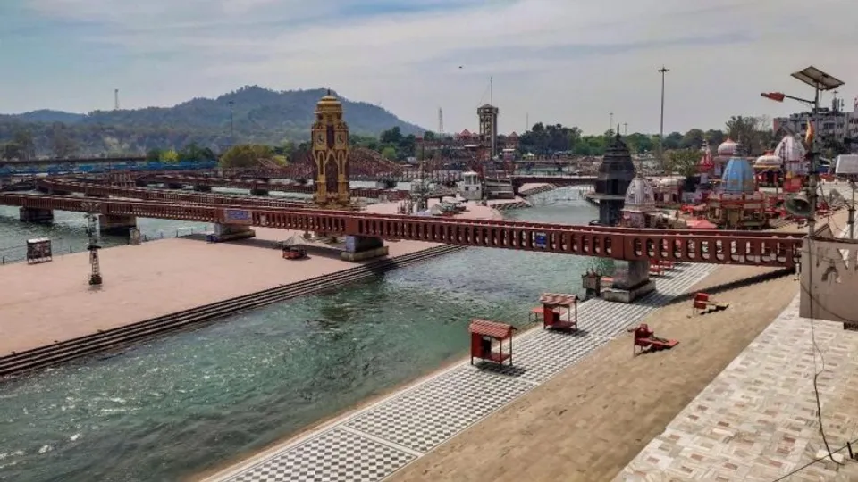 Govt looking to monetise treated sewage, dirty water removed from Ganga