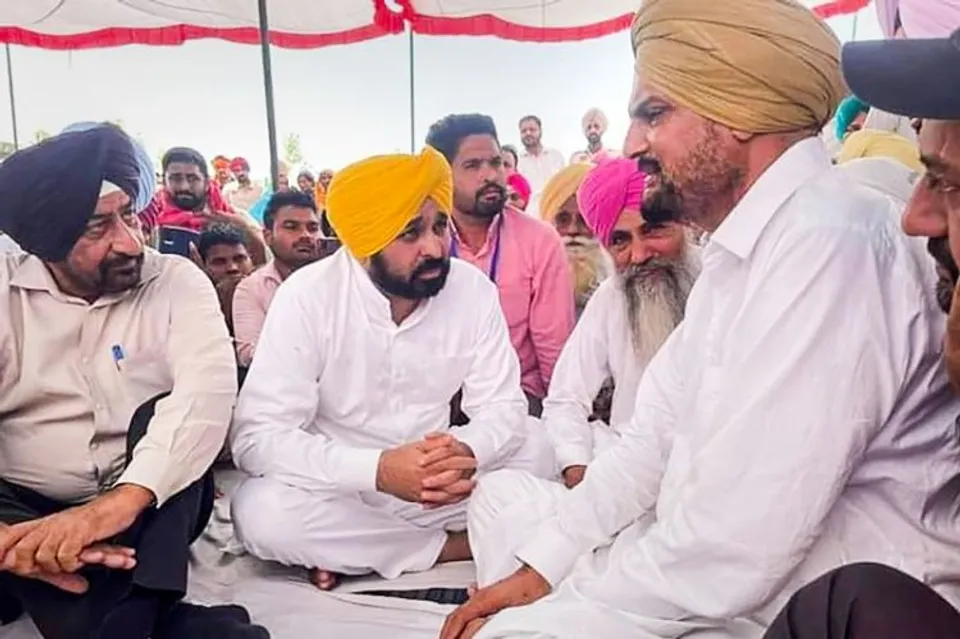 Punjab Chief Minister Bhagwant Mann visited the house of Sidhu Moosewala on Friday