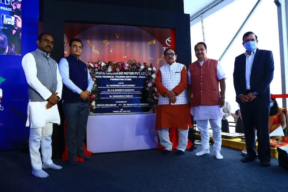 (L-R)- Masakazu Yoshimura, MLA A Manjunath, Karnataka minister C N Ashwath Narayan, Vikram S. Kirloskar and K N Prasad