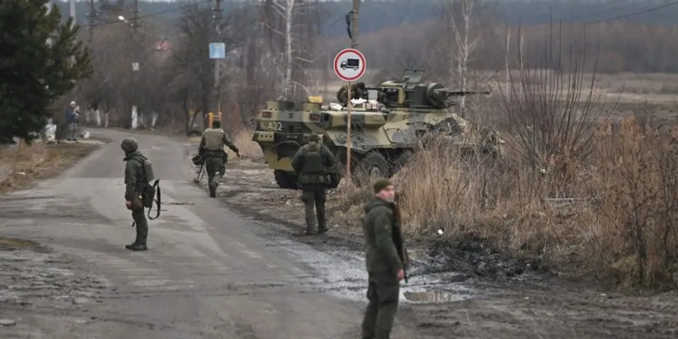 Russian troops position outside Kyiv 