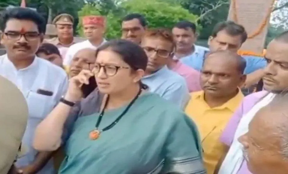 Amethi lekhpal, who failed to recognise Smriti Irani over phone, faces probe