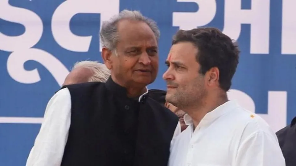 Ashok Gehlot with Rahul Gandhi (File photo)