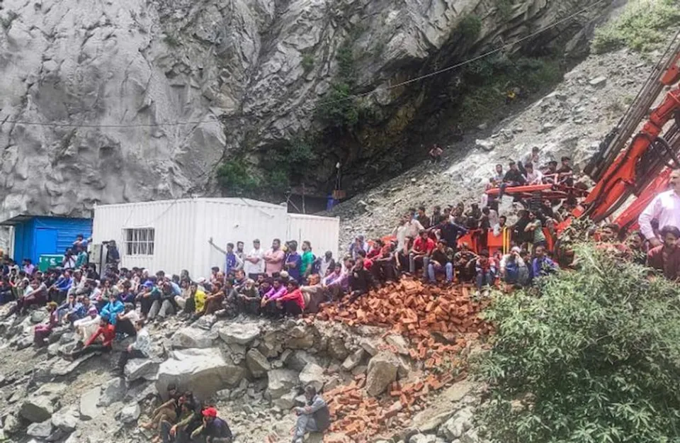 Two local labourers buried, bodies of 8 others dispatched to hometowns outside UT