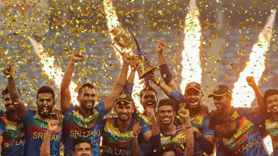 Sri Lankan team with Asia Cup on Sunday