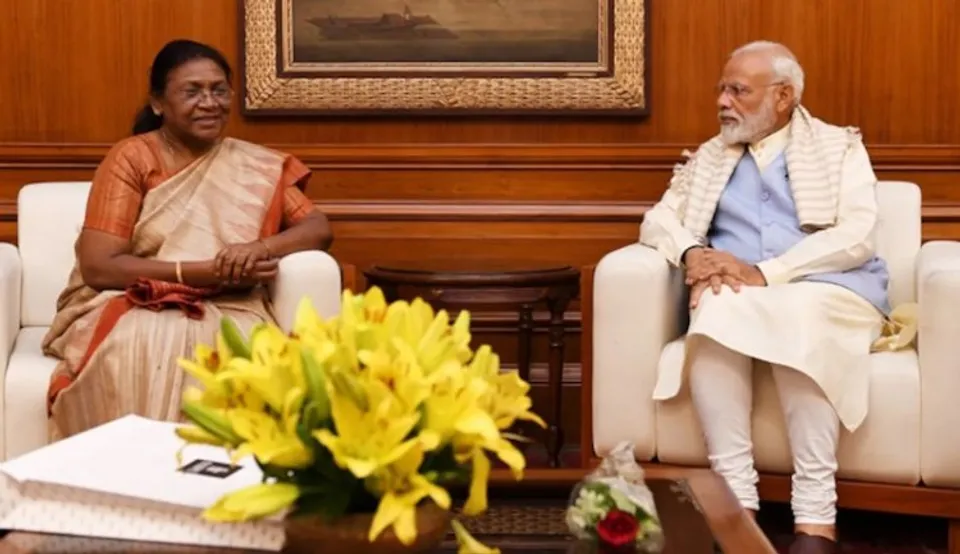 Droupadi Murmu with PM Modi (Image tweeted by PIB India)