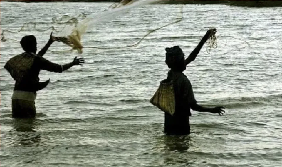 Sri Lanka Navy arrests 23 Tamil fishermen for crossing maritime border