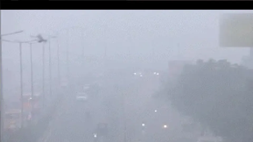 Delhi air quality remains severe, thick smog engulfs city, reduces visibility