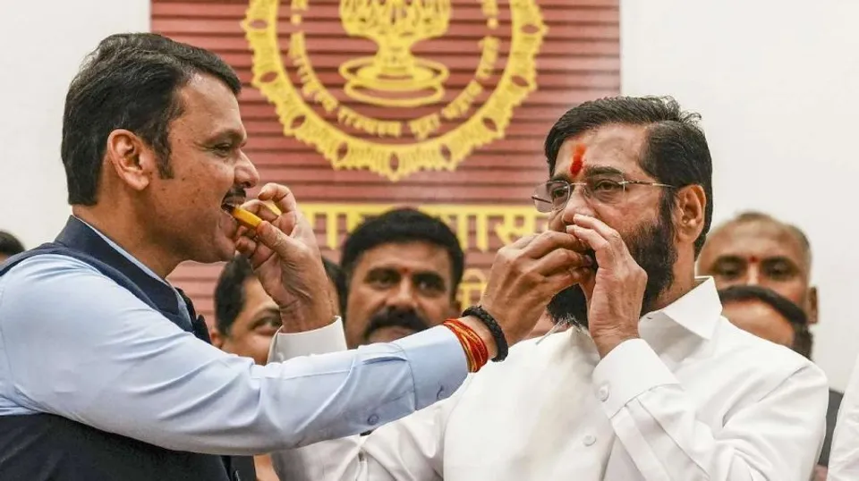 മഹാരാഷ്ട്രയില്‍ മഹായുതി സര്‍ക്കാര്‍ അധികാരം ഉറപ്പിച്ചതോടെ മുഖ്യമന്ത്രി കസേരക്കുള്ള ചർച്ചകൾ സജീവം. 132 സീറ്റോടെ ബിജെപി ഏറ്റവും വലിയ ഒറ്റക്കക്ഷിയായതിനാൽ ഇക്കുറി ശിവസേനയുടെ മോഹം പൊലിയും. 2019ല്‍ കൈവിട്ട മുഖ്യമന്ത്രി കസേര തിരികെ പിടിച്ച് മുഖ്യമന്ത്രി ആകാന്‍ ഫഡ്‌നാവിസ് ? മുഖ്യമന്ത്രി സ്ഥാനം ഒഴിഞ്ഞ് ഉപമുഖ്യമന്ത്രി ആകാൻ ഏകനാഥ് ഷിന്‍ഡെയും !