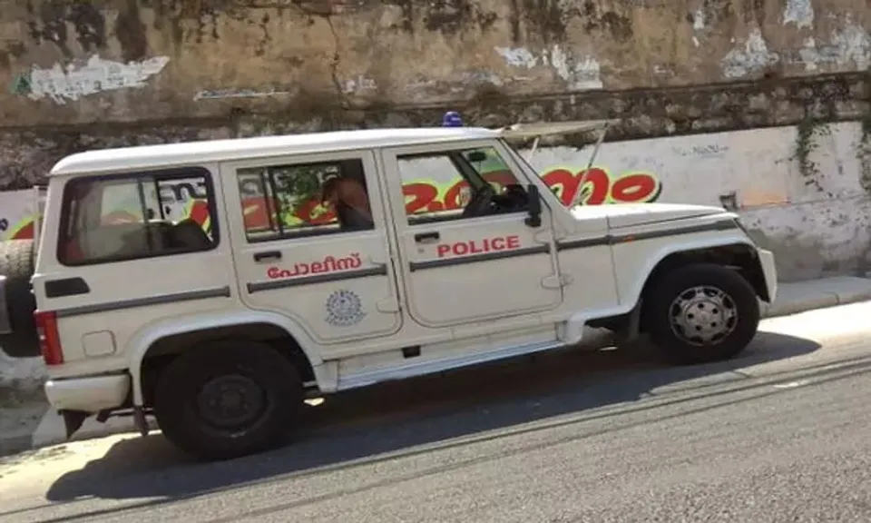 കായംകുളത്തെ പെട്രോള്‍ പമ്പില്‍ നിന്നും 50000 രൂപ കവര്‍ന്നു. പുതിയ ഫോണും വസ്ത്രങ്ങളും വാങ്ങി. കായംകുളം പുതുപ്പള്ളി സ്വദേശി പിടിയില്‍