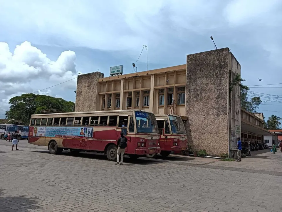 Alpy bus stand 
