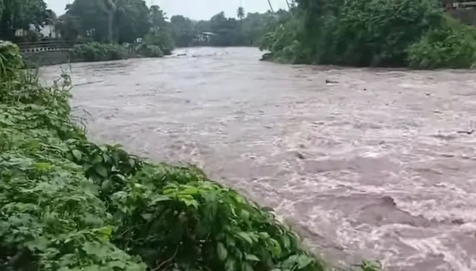 water level rising in meenachil river