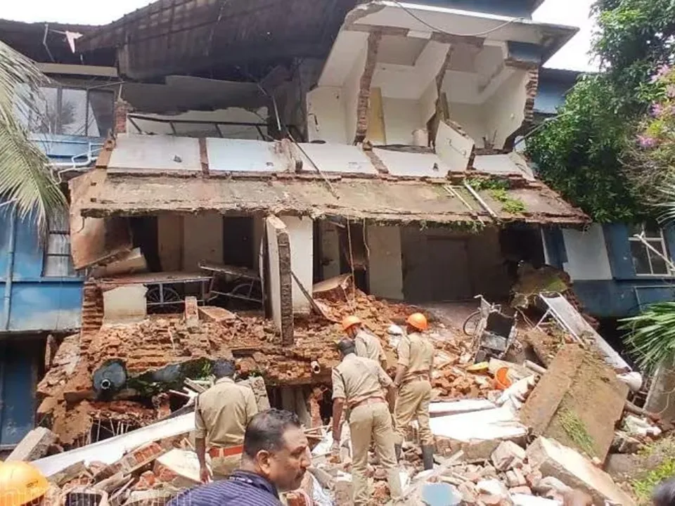 kottayam medical college building crashed