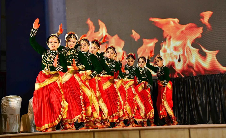 TRIBAL DANCE STHREE PAKASHA NAVAKERALAM  18.9 (2)