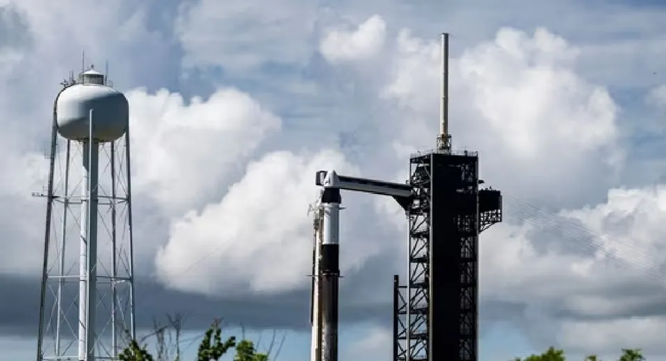  SpaceX Falcon 9 rocket 