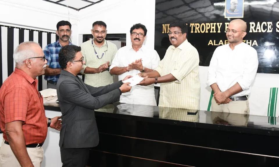 നെഹ്റു ട്രോഫി വള്ളംകളി: ടിക്കറ്റ് വിൽപന ഉദ്ഘാടനം ചെയ്തു