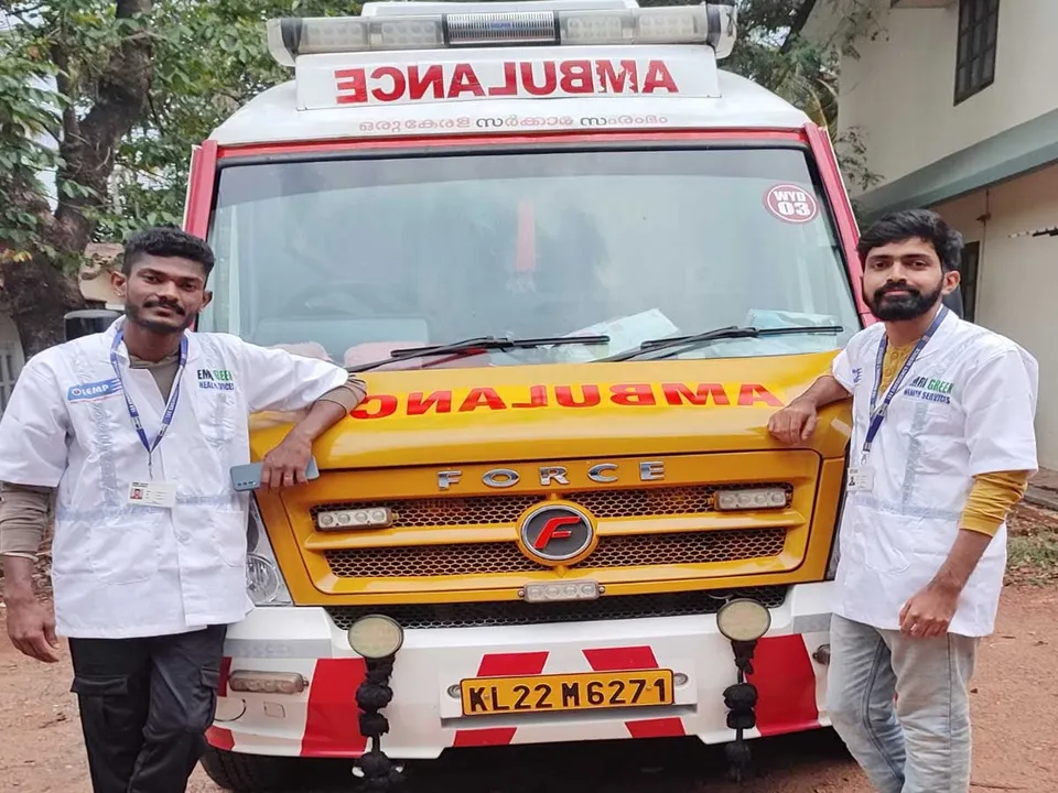 delivary in 108 ambulance1.jpg