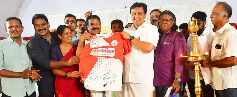 ആലപ്പുഴ വീണ്ടും സ്പോർട്സ്  ലഹരിയിലേക്ക്; ഏഷ്യയിലെ ഏറ്റവും വലിയ ബീച്ച് റണ്ണിന്റെ ജെഴ്‌സി പ്രകാശനം നിർവഹിച്ച് മന്ത്രി മുഹമ്മദ് റിയാസ്
