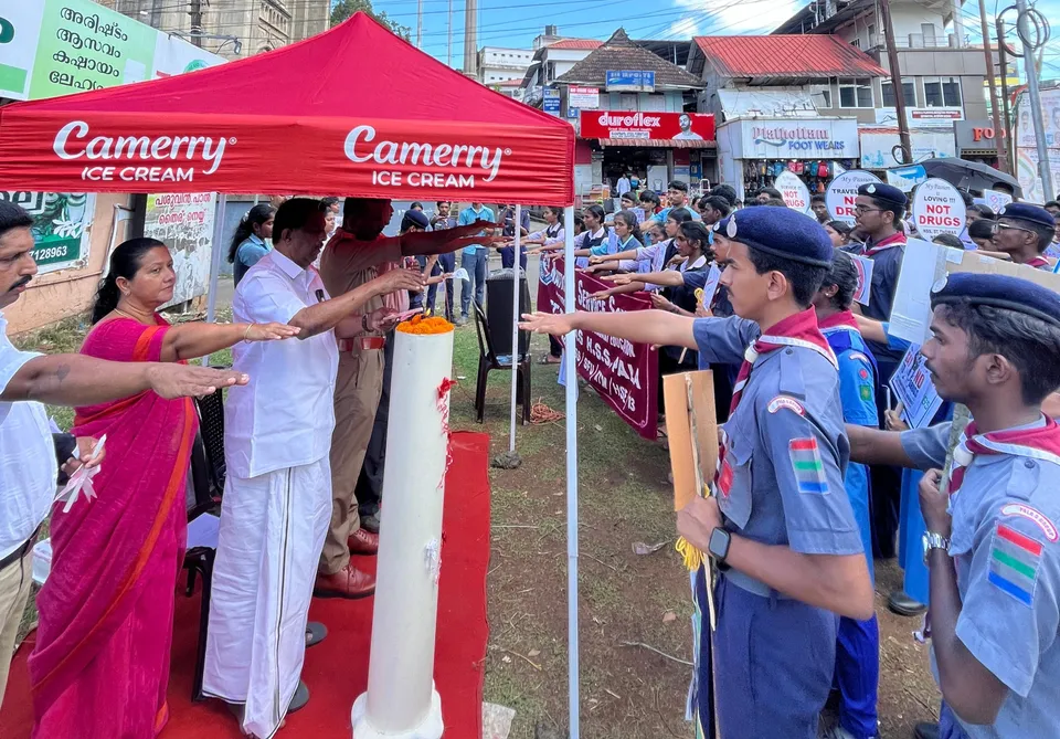 പാലാ സെൻ്റ് തോമസ് ഹയർ സെക്കണ്ടറി സ്കൂളിൽ ജാഗ്രതാ ജ്യോതി തെളിച്ച് ഗാന്ധി ജയന്തി ദിനാചരണം നടത്തി