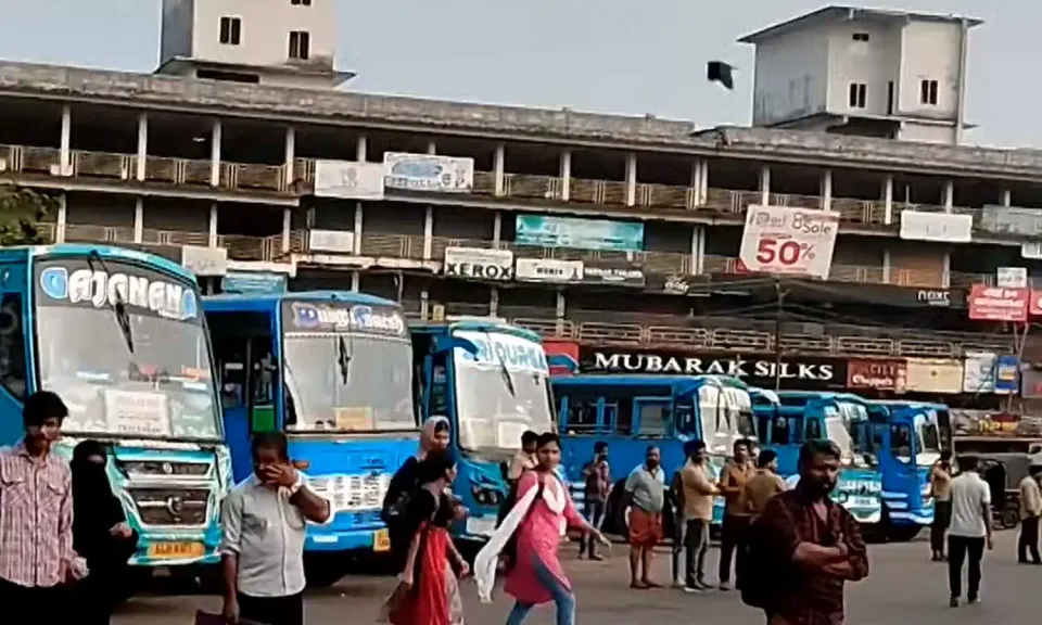 1398013-private-buses-in-kasargode.webp