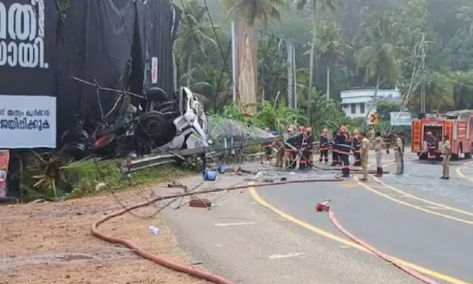 lorry UntitleDdd.jpg