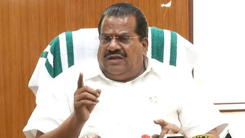 ഏകീകൃത സിവിൽ കോഡിനെതിരേ കോഴിക്കോട്ട് സി.പി.എം സെമിനാർ നടത്തിയപ്പോൾ തിരുവനന്തപുരത്തേക്ക് വണ്ടി കയറി മുന്നണി കൺവീനർ ഇ.പി ജയരാജൻ. രണ്ട് മാസം മുൻപേ ഏറ്റുപോയ പരിപാടിയെന്ന് വിശദീകരണം. വിട്ടുനിൽക്കാൻ കാരണം എം.വി ഗോവിന്ദനുമായുള്ള അകൽച്ചയെന്ന് സൂചന. സീനിയറായ തന്നെ വെട്ടി ഗോവിന്ദൻ സംസ്ഥാന സെക്രട്ടറിയും പോളിറ്റ്ബ്യൂറോ അംഗവുമായതിന്റെ വിഷമം തീരാതെ ജയരാജൻ.