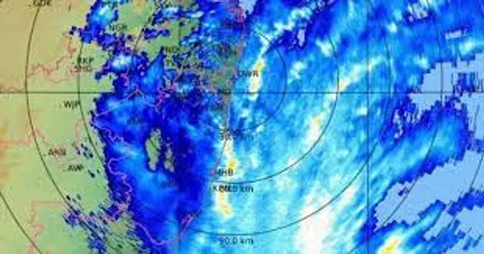 തമിഴ്നാട്ടിലെ തീരമേഖലയിൽ ശക്‌തമായ കാറ്റും മഴയും;മാൻഡോസ് ചുഴലിക്കാറ്റ് കര തൊട്ടു