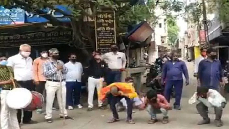 ലോക്ക്ഡൗണ്‍ ലംഘിക്കുന്നവര്‍ക്ക് ശിക്ഷ തവളച്ചാട്ടം; വ്യത്യസ്ത ശിക്ഷയുമായി ഇന്‍ഡോര്‍ പൊലീസ്