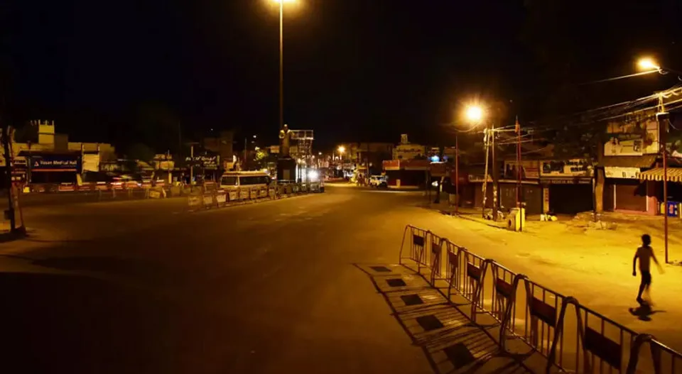 തമിഴ്‌നാട്ടില്‍ രാത്രികാല കര്‍ഫ്യൂ, ഞായറാഴ്ച ലോക്ഡൗണ്‍; ചൊവ്വാഴ്ച രാത്രി പത്ത് മണിമുതല്‍ കേരളത്തില്‍ നിന്നുള്ള വാഹനങ്ങള്‍ തടയും